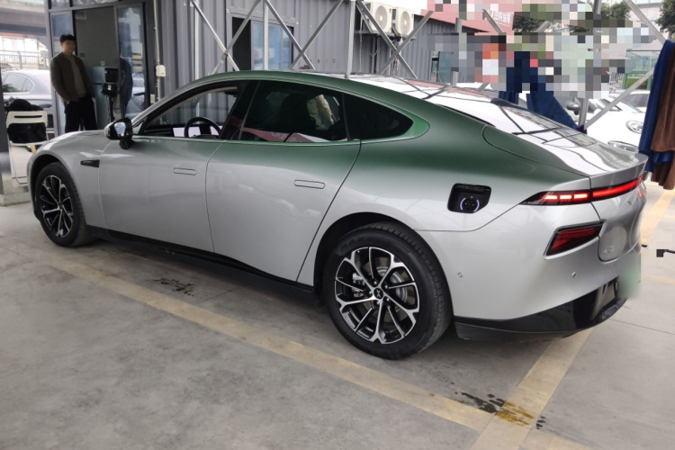 小鹏P7 2022款 625E车身外观4