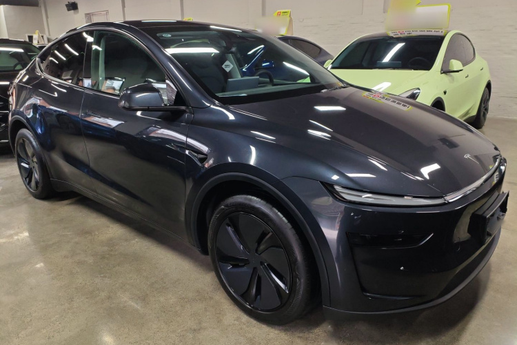 特斯拉 Model Y 2025款 后轮驱动 首发版车身外观3