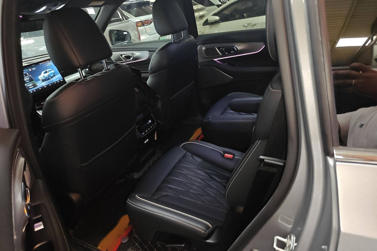 广汽传祺 传祺GS8 2022款 领航系列 2.0TGDI 四驱豪华智联版（六座）中控内饰7004