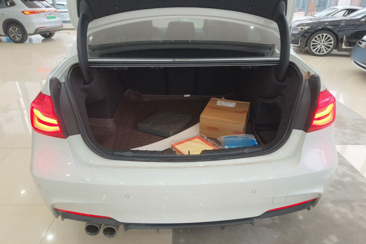 宝马3系 2019款 320i M运动套装机舱底盘23