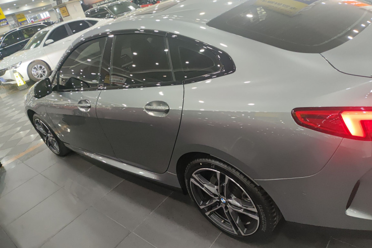 宝马2系(进口) 2023款 225i 四门轿跑车 M运动曜夜套装车身外观4