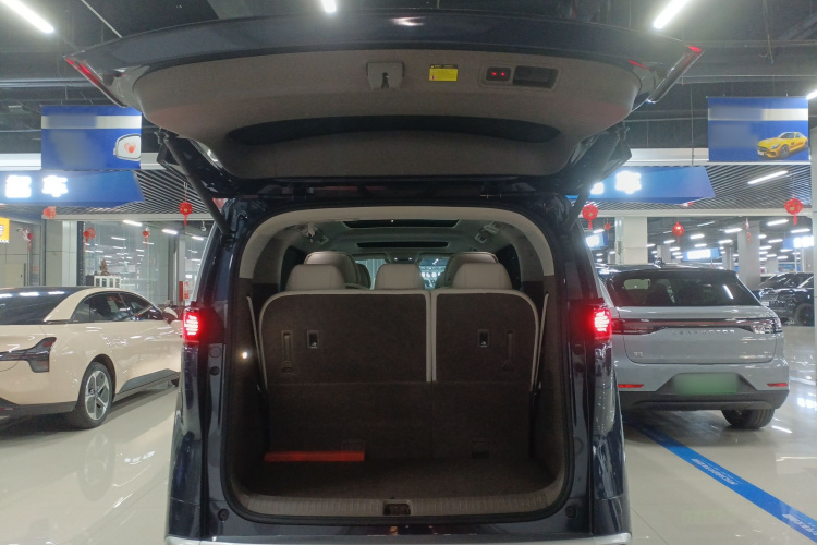 腾势D9 2022款 DM-i 970 四驱旗舰型机舱底盘23