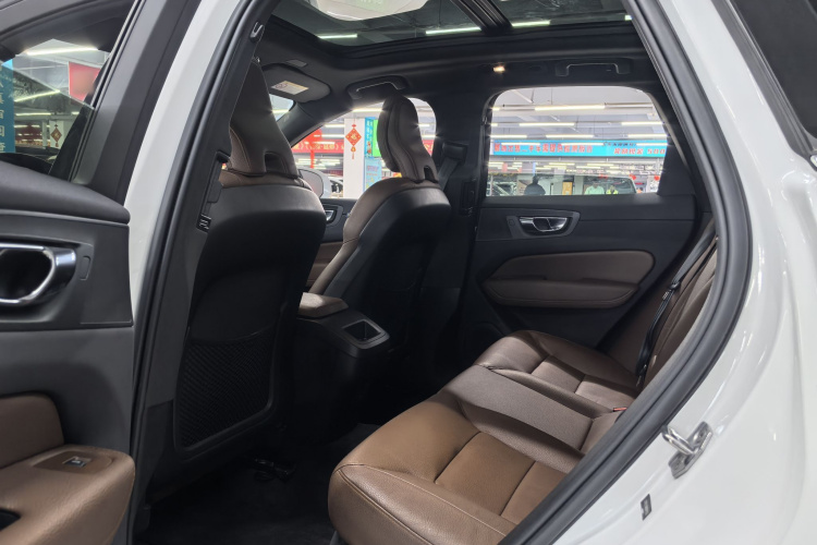 沃尔沃XC60 2022款 B5 四驱智逸豪华版中控内饰7005