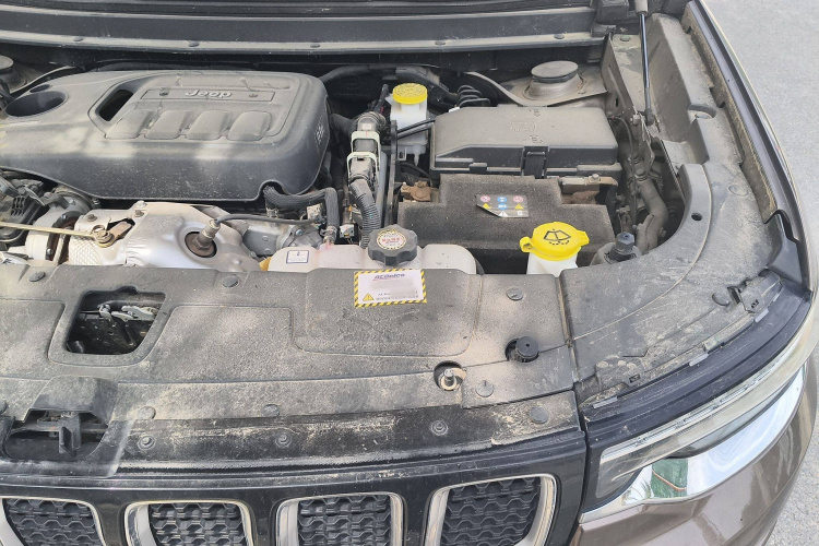 Jeep 大指挥官 2018款 2.0T 四驱臻享版 国V局部细节9004