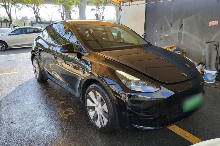 特斯拉 Model Y 2022款 后轮驱动版车身外观3