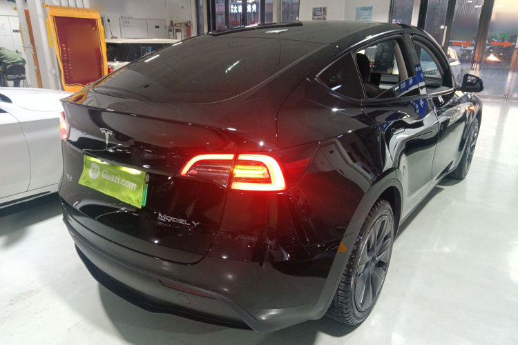 特斯拉 Model Y 2024款 后轮驱动版车身外观7