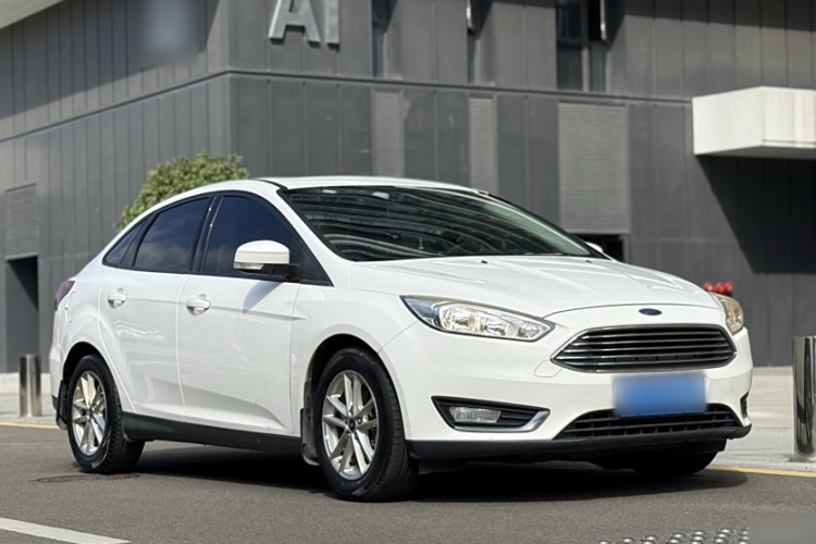 福特 福克斯 2017款 三厢 1.6L 自动风尚型智行版车身外观6001