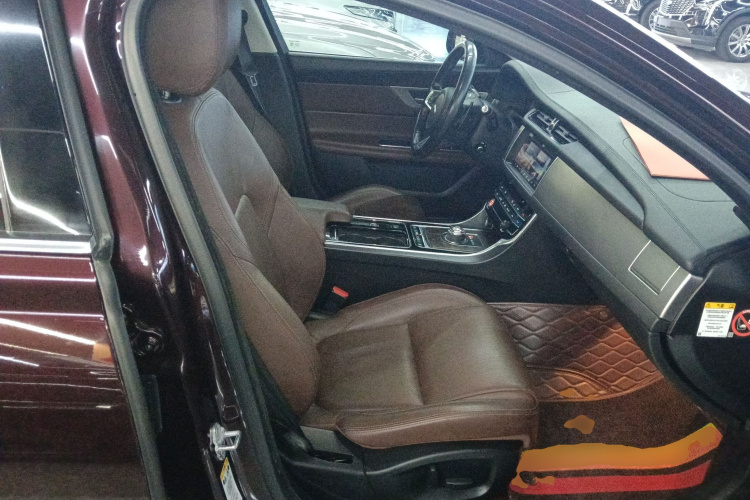 捷豹XFL 2018款 XFL 2.0T 250PS 豪华版局部细节41