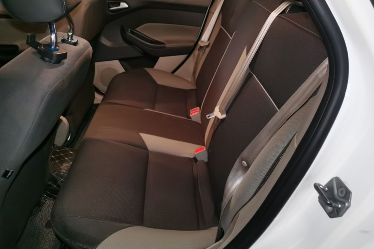 福特 福克斯 2012款 三厢 1.6L 手动舒适型中控内饰21