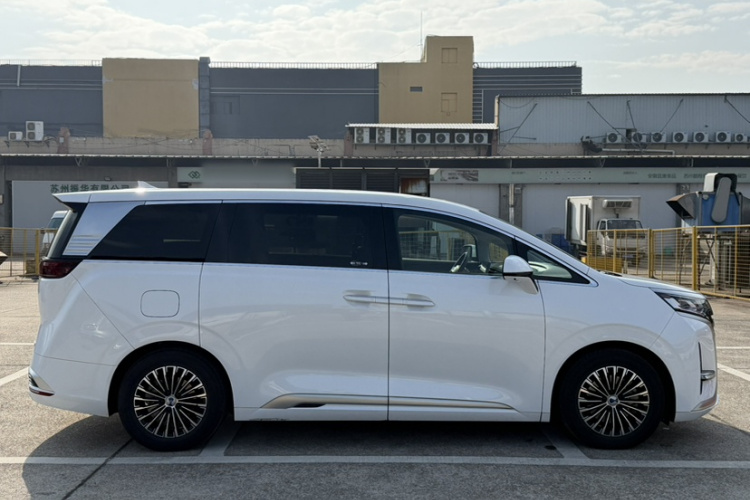 腾势D9 2022款 DM-i 970 四驱尊荣型车身外观6002