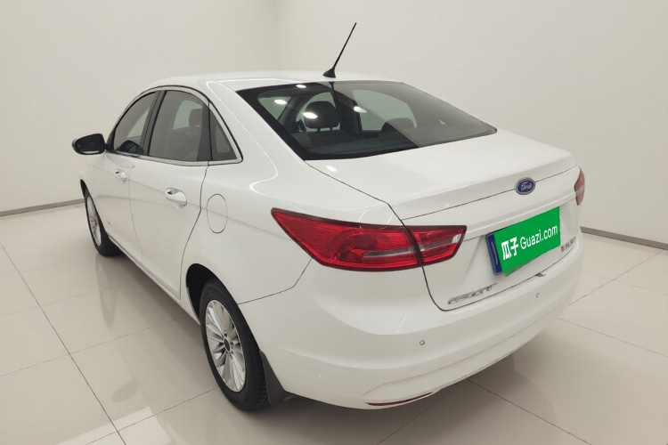 福特 福睿斯 2015款 1.5L 手动舒适型车身外观5