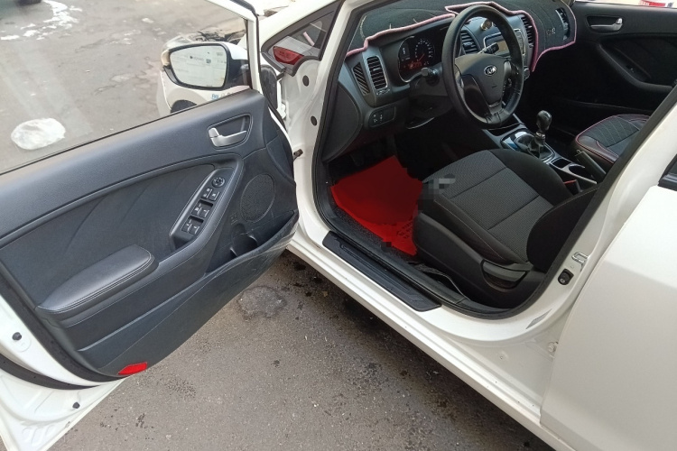 起亚K3 2016款 1.6L 手动GL中控内饰7003