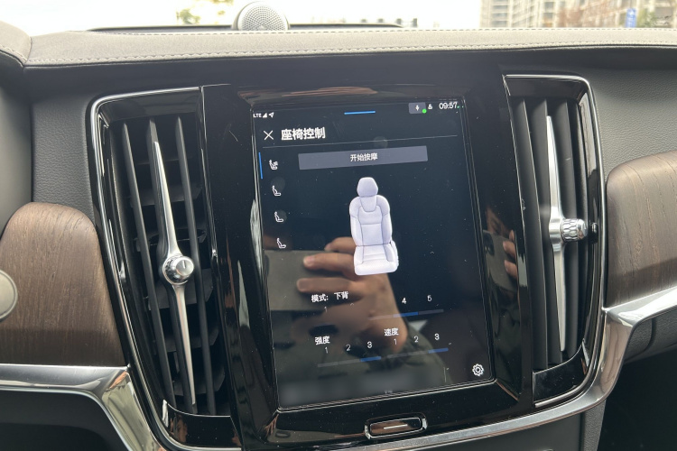 沃尔沃S90新能源 2024款 插电式混动 四驱长续航智雅豪华版中控内饰7010