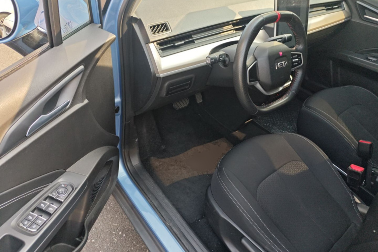 哪吒汽车 哪吒V 2022款 潮 300 Lite 三元锂中控内饰20