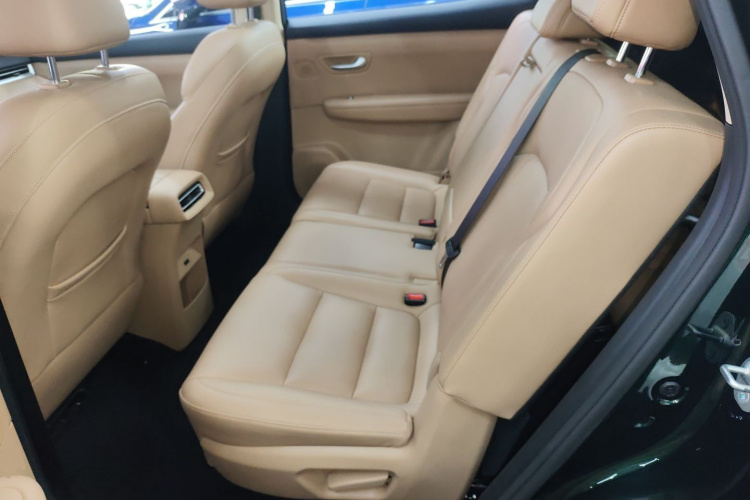 蓝电E5 PLUS 2025款 120km 标准旅行定制版 7座中控内饰7004