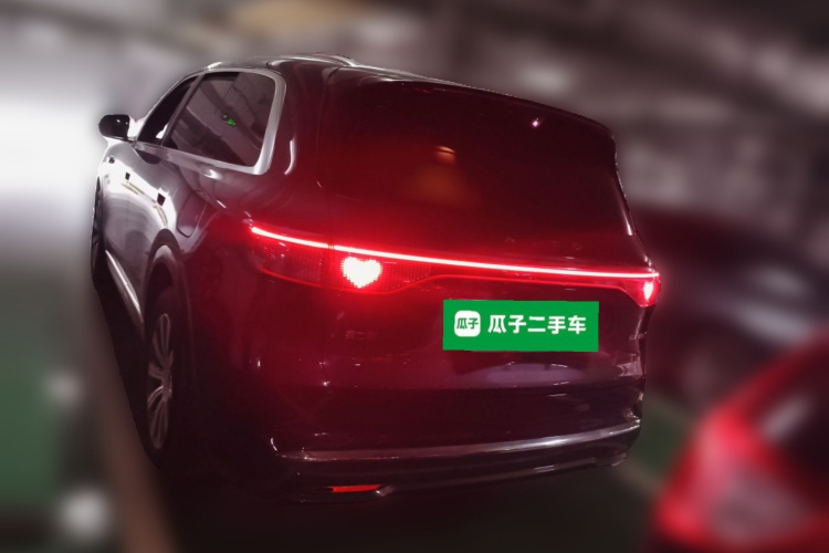 鸿蒙智行 问界M8 2025款 纯电 Max+ 六座四驱版车身外观6