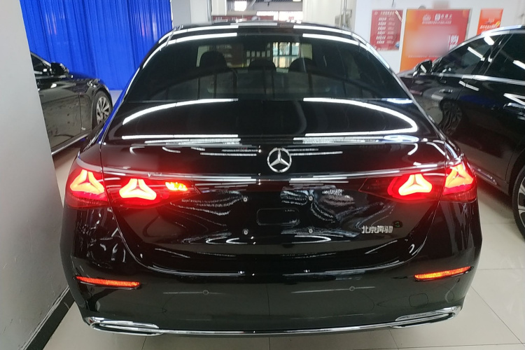 奔驰E级 2024款 E 300 L 豪华型车身外观6