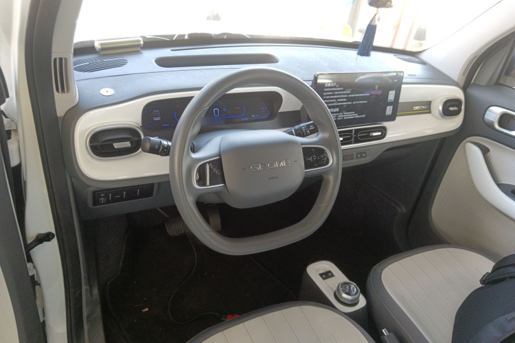 吉利银河 2025款 210km 熊猫骑士中控内饰13