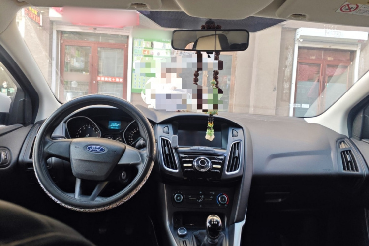 福特 福克斯 2017款 两厢 1.6L 手动舒适型智行版中控内饰12