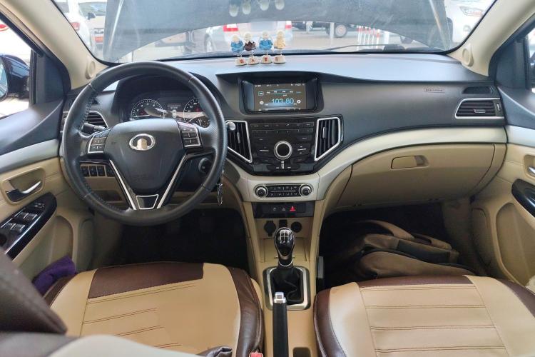 长城C30 2016款 1.5L 手动豪华型中控内饰12
