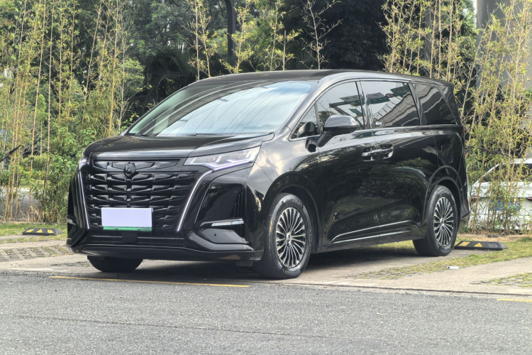 腾势D9 2024款 DM-i 980 四驱旗舰型车身外观1