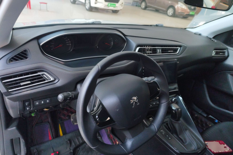 标致308 2018款 1.6L 自动时尚版中控内饰12