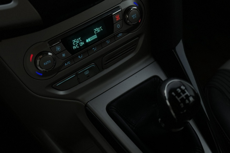 福特 福克斯 2012款 两厢 1.6L 手动风尚型中控内饰7002