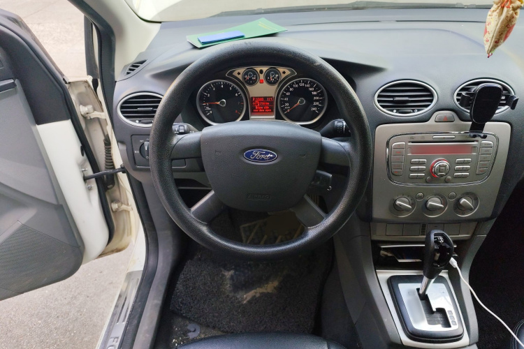 福特 福克斯 2013款 两厢经典 1.8L 自动基本型中控内饰13