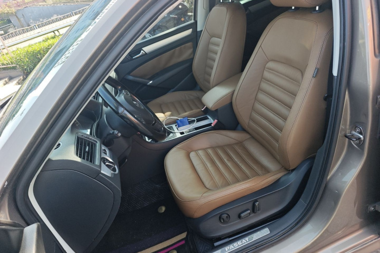 大众 帕萨特 2014款 2.0TSI DSG御尊版中控内饰19