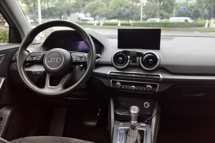 奥迪Q2L e-tron 2022款 Q2L e-tron 纯电智享型中控内饰7004