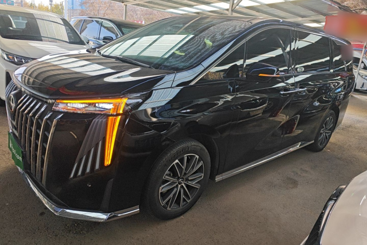 广汽传祺 传祺M8 2024款 大师系列 400T 至尊版车身外观4