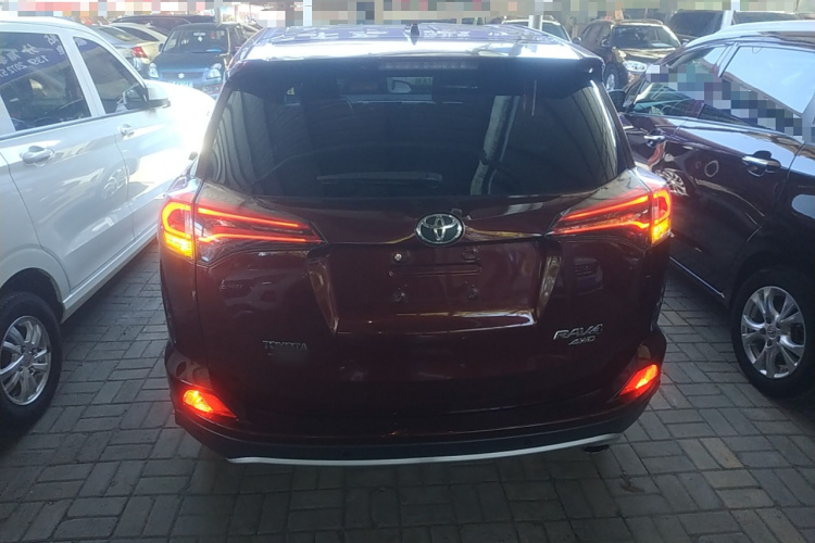 丰田 RAV4荣放 2016款 2.5L 自动四驱精英版车身外观6