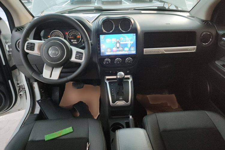 Jeep 指南者(进口) 2014款 改款 2.4L 四驱舒适版中控内饰12