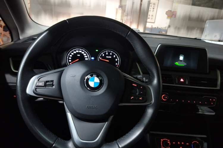 宝马2系旅行车 2018款 218i 时尚型中控内饰13