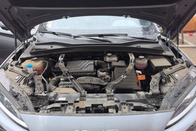 比亚迪 宋PLUS新能源 2023款 冠军版 DM-i 110KM 旗舰型机舱底盘24