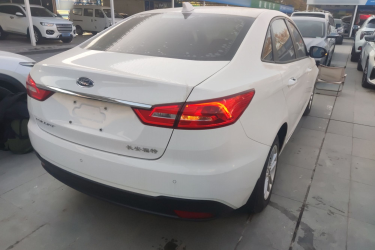 福特 福睿斯 2019款 1.5L 自动质享型车身外观7