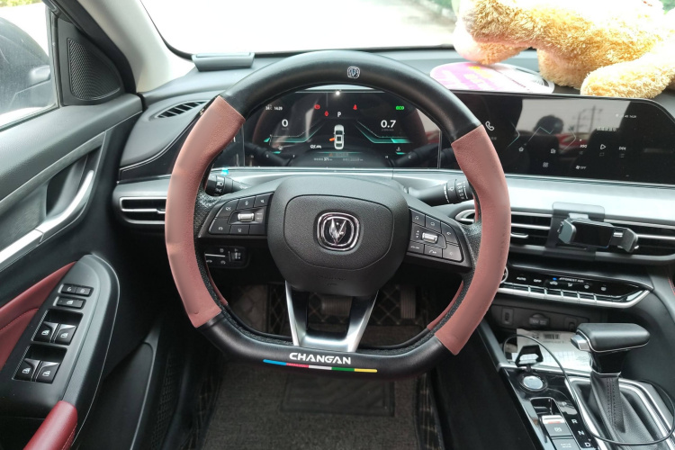 长安 逸动 2021款 PLUS 蓝鲸NE 1.4T GDI DCT旗舰型局部细节13