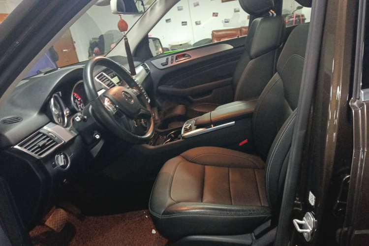 奔驰M级 2015款 ML 320 4MATIC中控内饰19