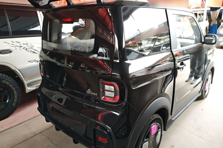 吉利银河 2025款 210km 熊猫卡丁车身外观7