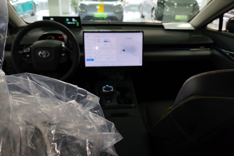 丰田bZ5 2025款 550 PRO中控内饰12