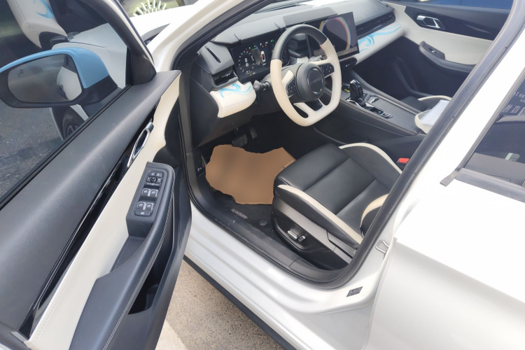 领克03 2023款 2.0TD DCT王者荣耀定制版中控内饰7003