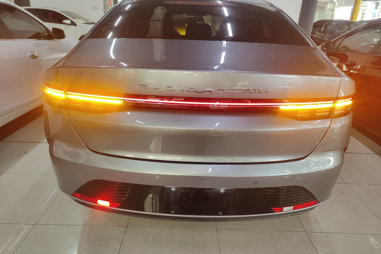 比亚迪 驱逐舰05 2024款 荣耀版 DM-i 55KM 豪华型车身外观6