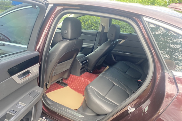 捷豹XFL 2020款 XFL 2.0T P200 两驱精英版中控内饰7006