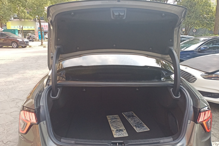 领克03 2022款 2.0TD DCT劲Pro机舱底盘23