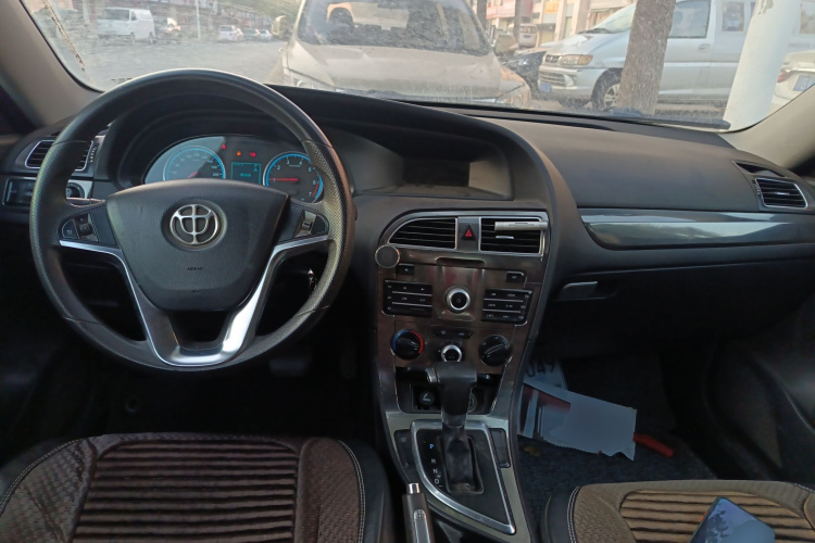 中华H530 2017款 1.6L 自动舒适型中控内饰12