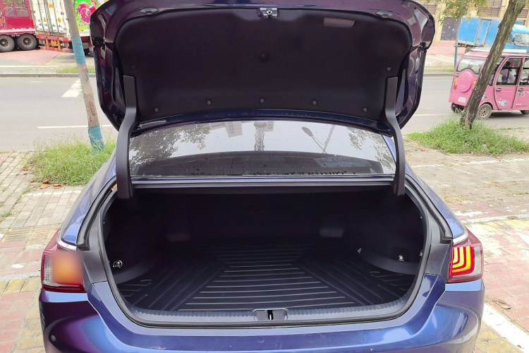 雷克萨斯ES 2020款 200 卓越版机舱底盘23