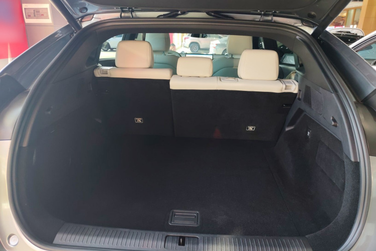 小鹏G6 2023款 580 长续航 Pro机舱底盘23