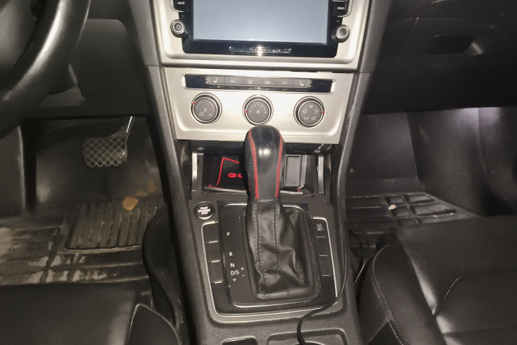 大众 高尔夫 2015款 1.4TSI 自动豪华型局部细节18