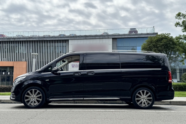 奔驰V级 2022款 V 260 L 长轴距豪华版车身外观6015