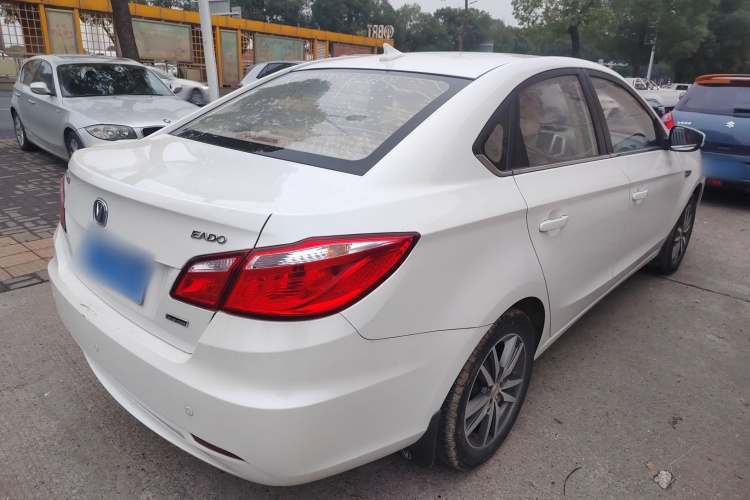 长安 逸动 2015款 1.6L 手动豪华型 国V车身外观7